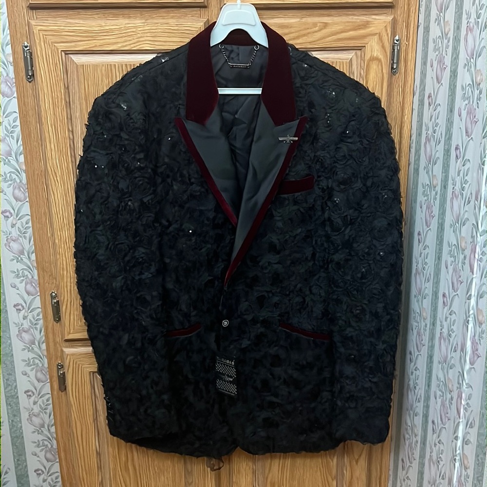 sharp mens velvet and sequin blazer. Brand new never worn with tags!